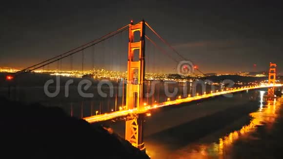 旧金山夜间金门大桥的翻越剪辑1视频的预览图