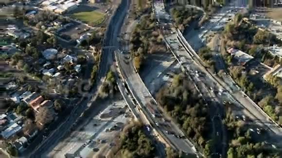 洛杉矶高速公路高速公路交汇处视频的预览图