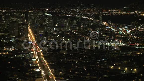 从双子峰俯瞰旧金山海湾的夜景剪辑3视频的预览图
