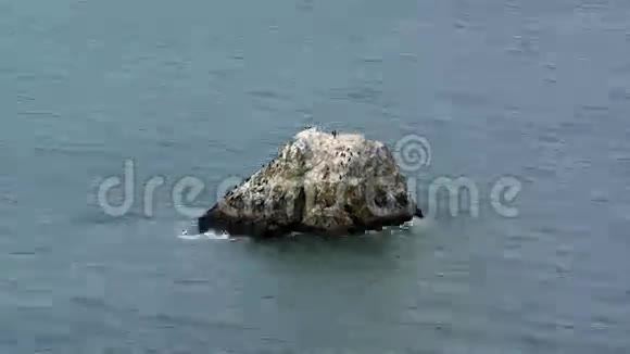 大南加州太平洋的岩石夹2视频的预览图