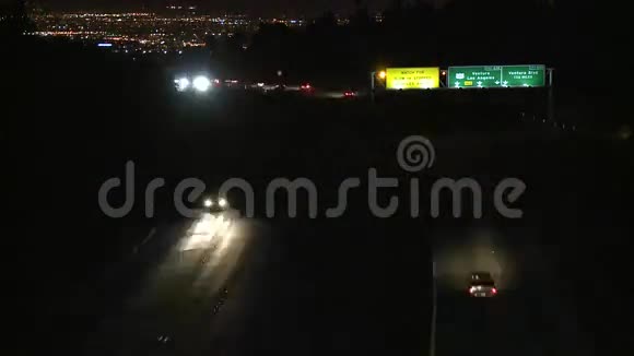 洛杉矶市夜间交通时间推移时间推移2的3视频的预览图