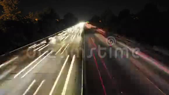 夜间繁忙的高速公路的时间流逝剪辑3视频的预览图