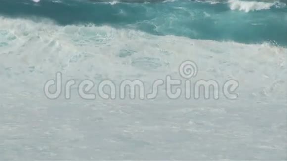 海洋老化慢运动中的大波浪3的剪辑2视频的预览图