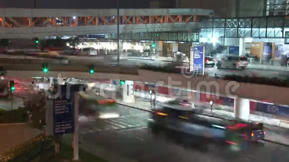 夜间国际机场延时剪辑2视频的预览图