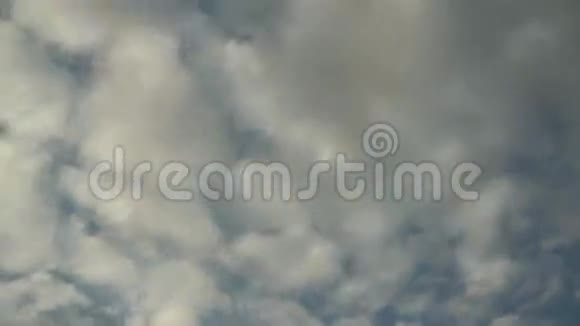 天空中云的运动日夜的变化视频的预览图