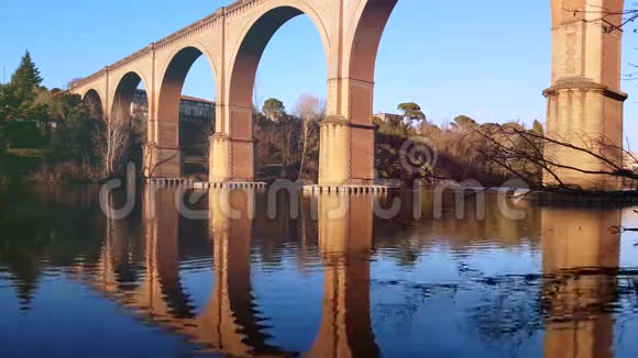 拱桥的倒影视频的预览图