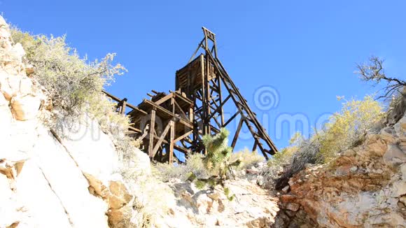 莫哈韦沙漠标准矿首1和矿首潘视频的预览图
