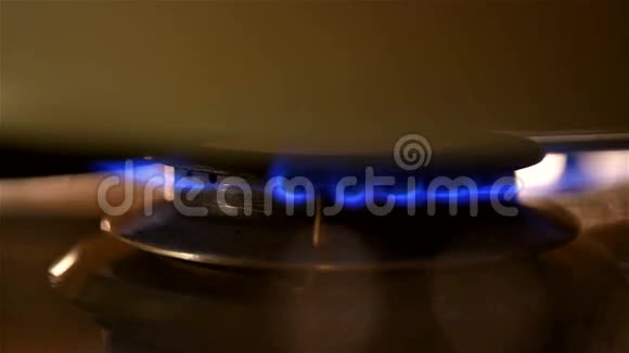厨房煤气炉着火视频的预览图