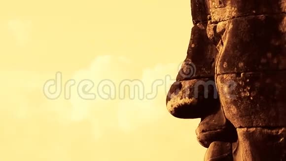 从石雕中取出佛像刻在庙壁上柬埔寨吴哥窟视频的预览图