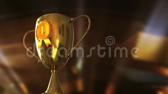 黑色背景的金色发光奖杯视频的预览图