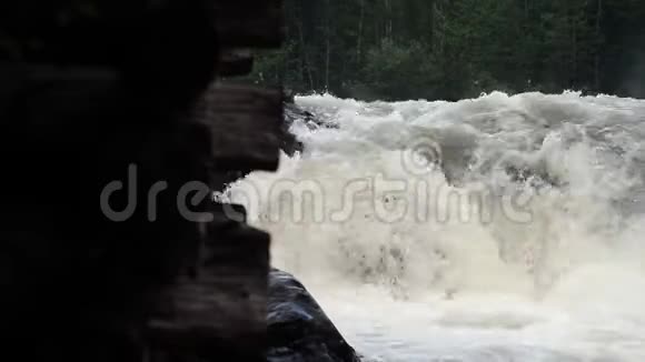 山河水流视频的预览图