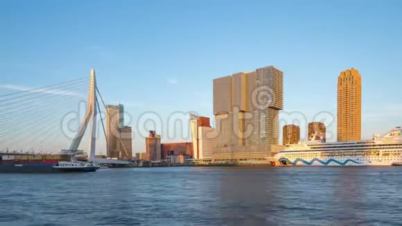 荷兰鹿特丹有地标建筑的鹿特丹天际线视频的预览图