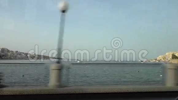 圣保罗湾透过巴士窗视频的预览图