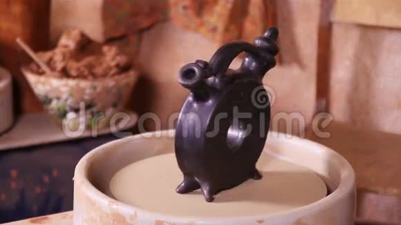 陶器产品旋转视频的预览图