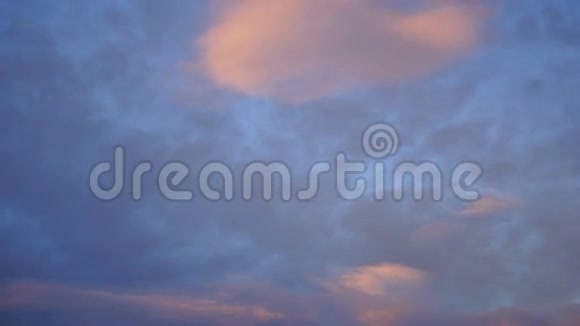 日落天空云动粉红火速运动视频的预览图