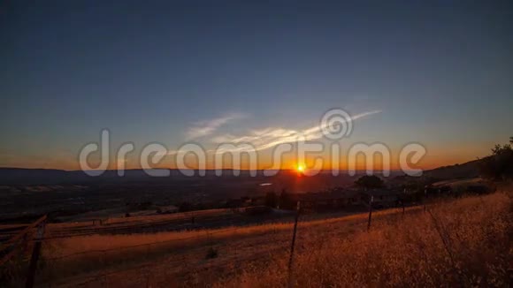 日落时从汉密尔顿山俯瞰硅谷视频的预览图