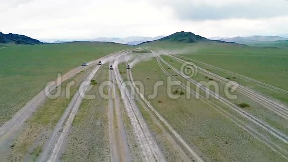 四辆旅游吉普车穿越沙漠视频的预览图