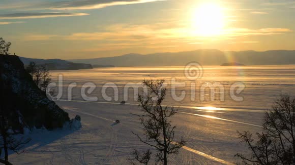 贝加尔冰湖日落视频的预览图