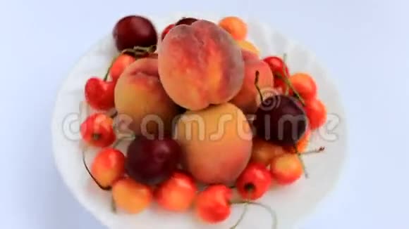 鲜甜的水果旋转视频的预览图