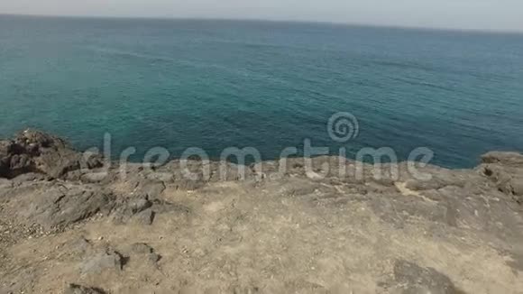 西班牙加那利群岛福尔特文图拉ElCottillo悬崖ElCottillo海滩概述视频的预览图