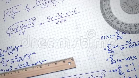 论文学校背景的数学公式和要素视频的预览图