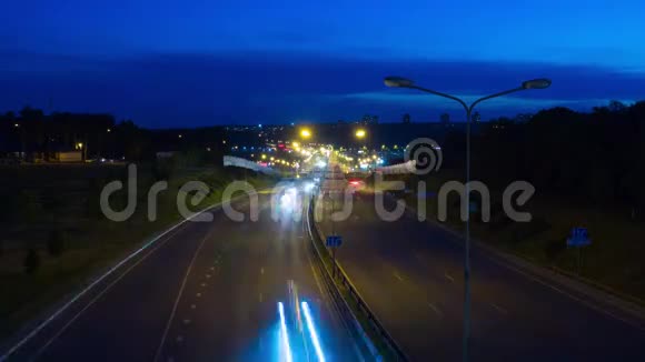 夜间大型高速公路超时视频的预览图