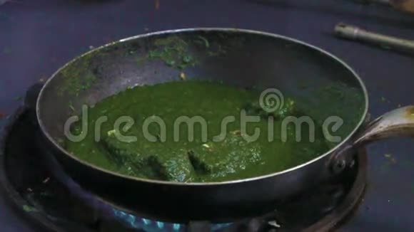 准备帕拉克窗格菜印度菜视频的预览图