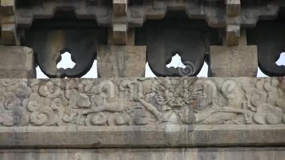 中国石拱雕刻石龙视频的预览图