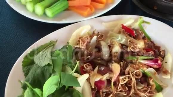 在越南南部吃午餐视频的预览图