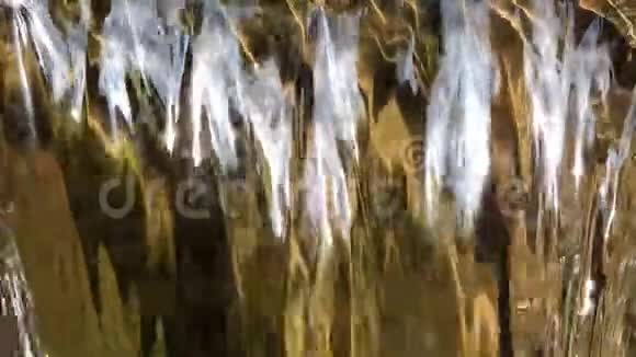 瀑布山溪涧流水关闭视频的预览图