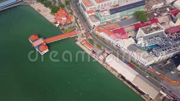 马来西亚槟榔屿乔治敦海滨码头鸟瞰图视频的预览图