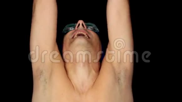 游泳运动员视频的预览图