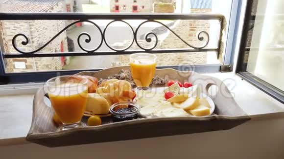 法式早餐托盘视频的预览图