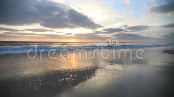 日落于大西洋海岸比萨卡罗斯法国视频的预览图