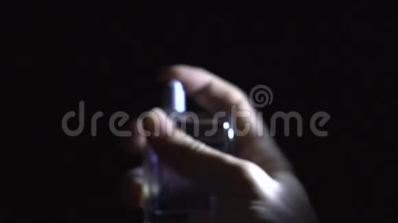 香水喷洒在相机视频与声音视频的预览图