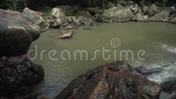 泰国KohSamui的NaMuang瀑布视频的预览图