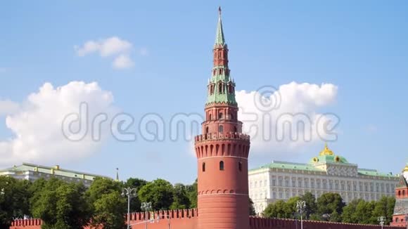 莫斯科克里姆林宫从河中俯瞰视频的预览图