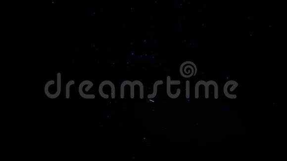 夜空有星星和光明的小径视频的预览图