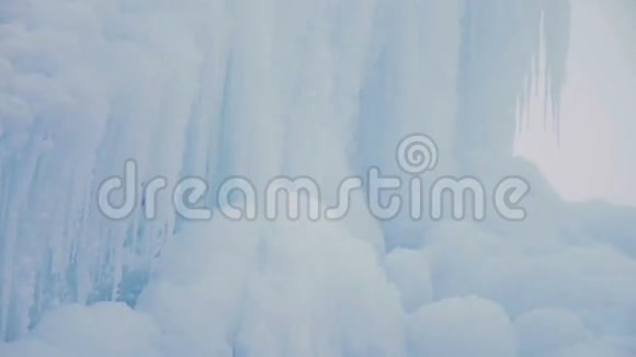 冰柱在海底的爱西拱门视频的预览图
