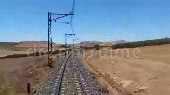 乡村场景中的铁轨视频的预览图