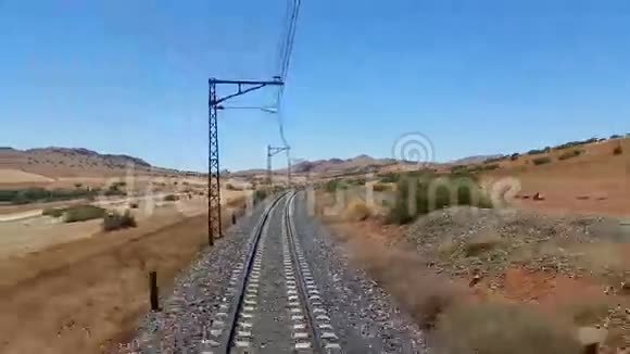乡村场景中的铁轨视频的预览图