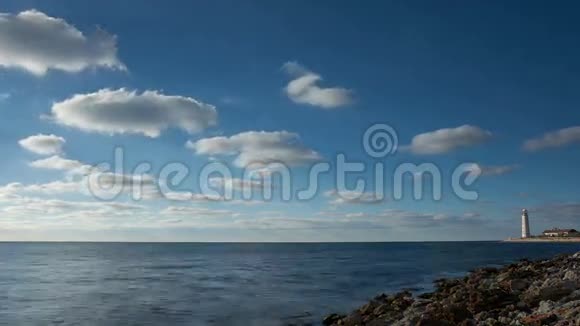 海岸和浮云视频的预览图
