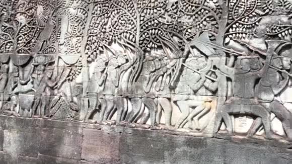 柬埔寨暹粒巴彦寺雕刻石像视频的预览图