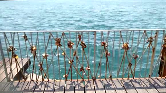 希腊塞萨洛尼基海岸的金属栏杆视频的预览图