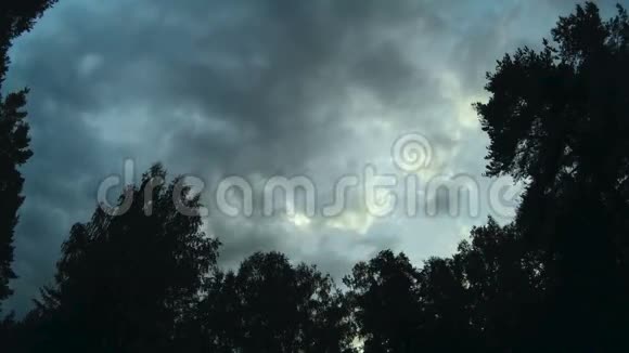 云飘过天空云层林天视频的预览图