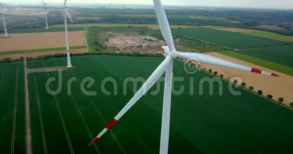 风力涡轮机空中景观能源工业景观视频的预览图