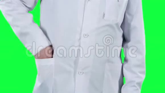 医生戴上手套特写色度键背景视频的预览图