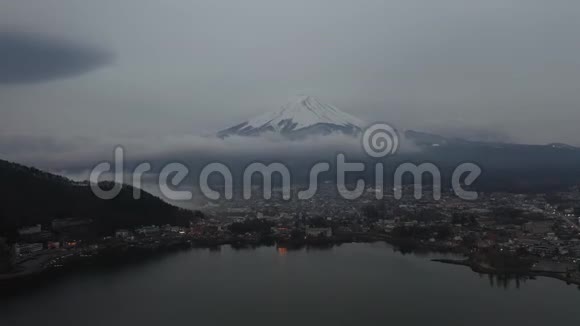 上午鸟瞰富士山视频的预览图