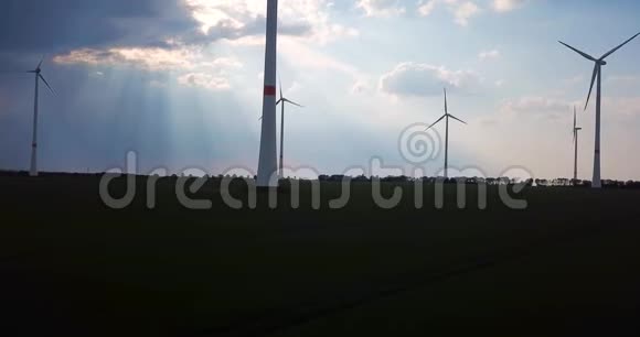 风力涡轮机空中景观能源工业景观视频的预览图