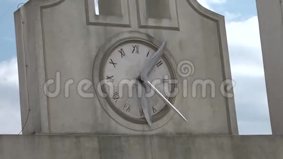 城堡圣塔上的钟视频的预览图